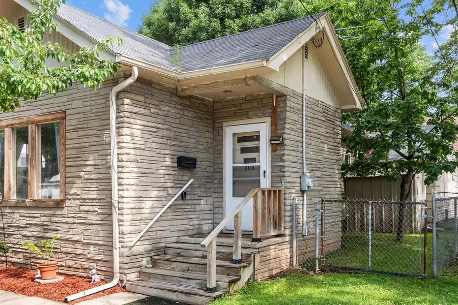 318 W BREWSTER STREET, Appleton, WI 54911 - #3