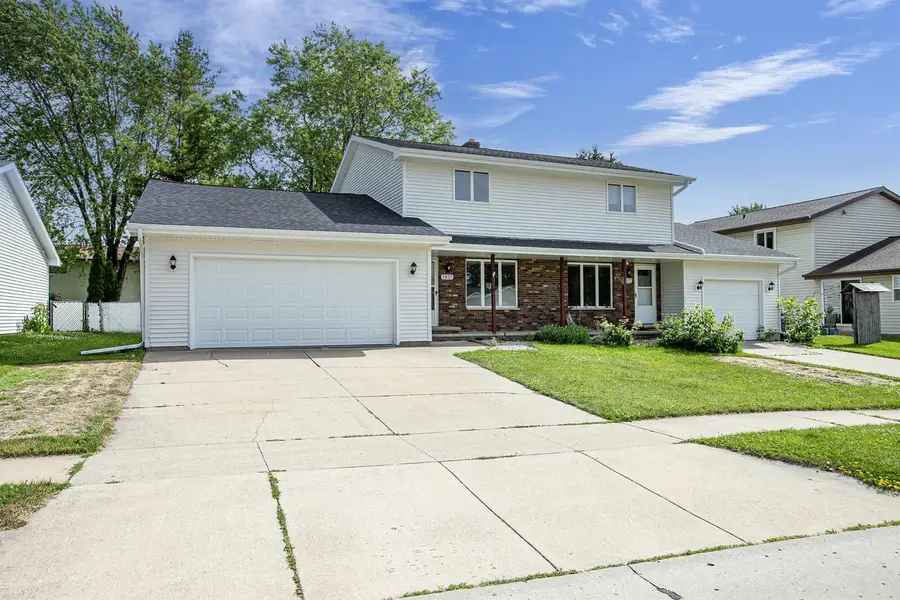 1825 W BREWSTER STREET, Appleton, WI 54942 - #2