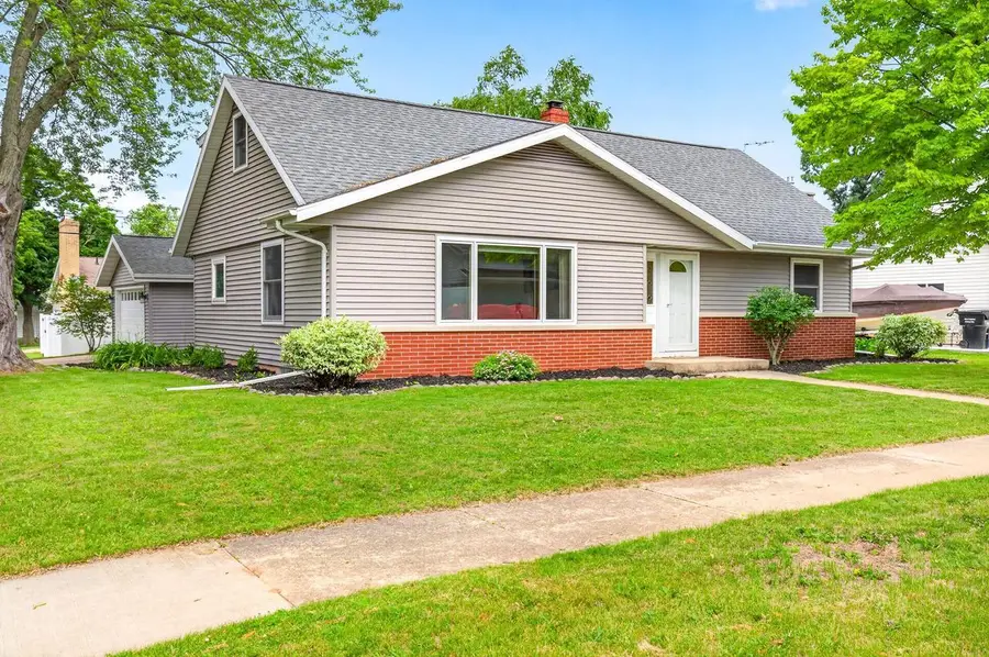 2001 N DOUGLAS STREET, Appleton, WI 54914 - #3