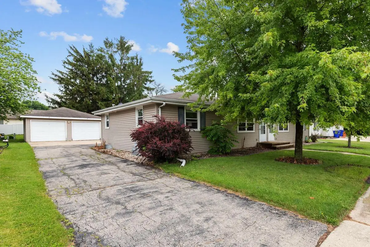 594 LINDA COURT, Kaukauna, WI 54130 - #1