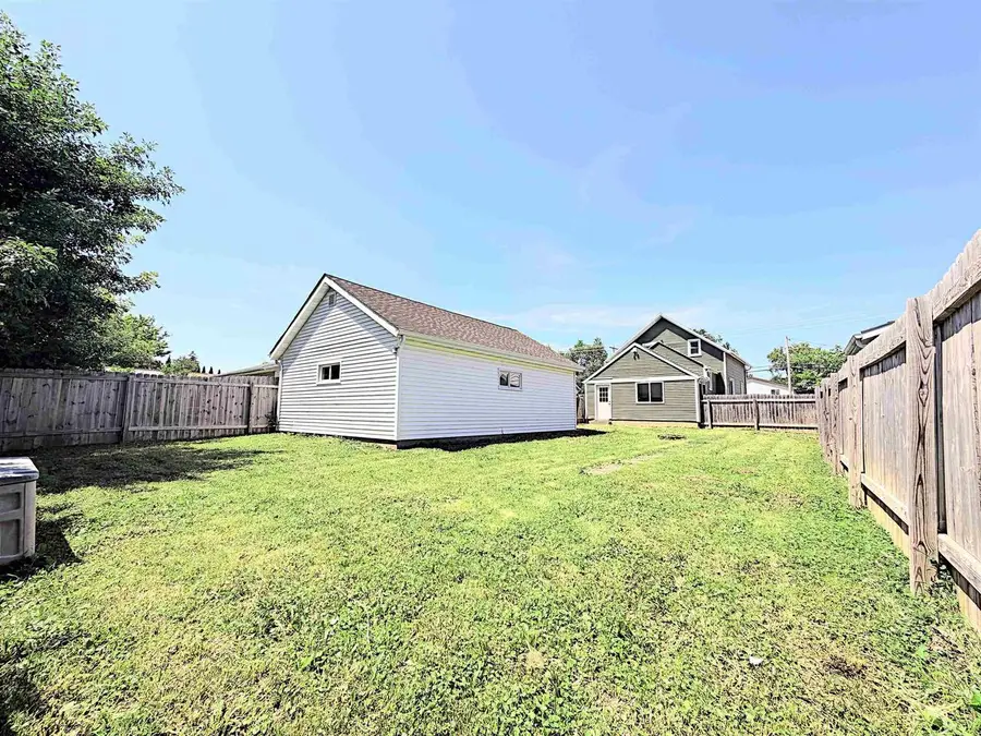 417 W 17TH AVENUE, Oshkosh, WI 54902 - #2