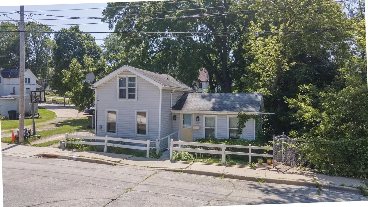 114 WASHINGTON STREET, Ripon, WI 54971 - #1