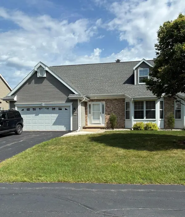 2513 VILLAGE LANE, Oshkosh, WI 54904
