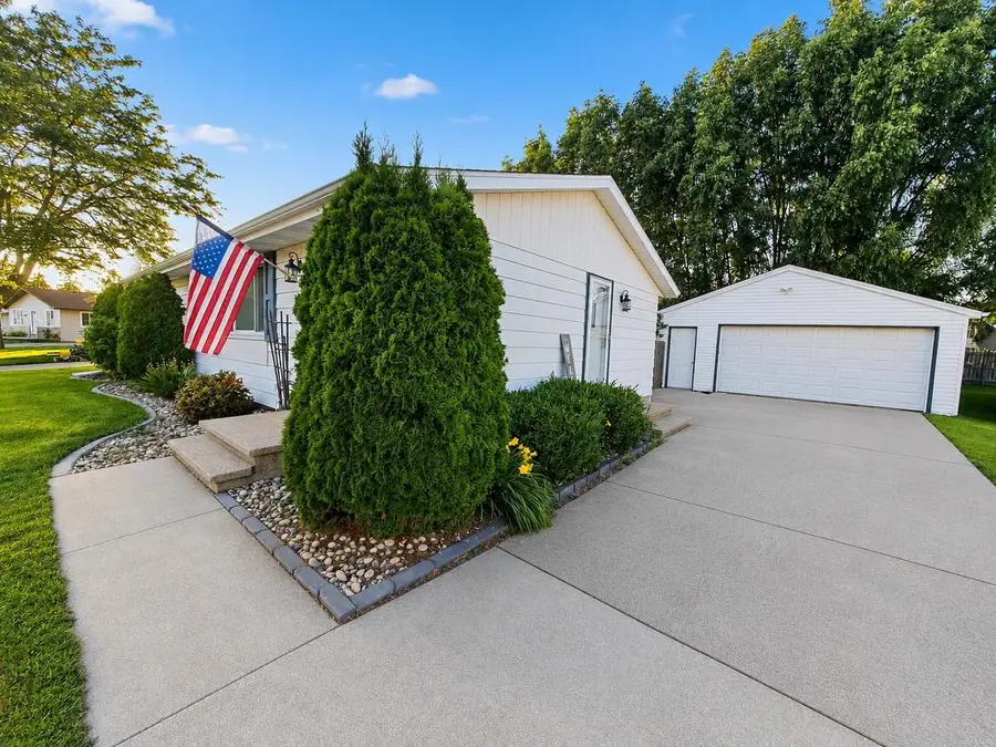 1124 GROVE STREET, Menasha, WI 54956 - #2