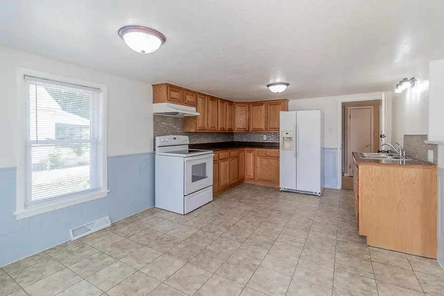 803 SHIOCTON STREET, New London, WI 54961 - #3
