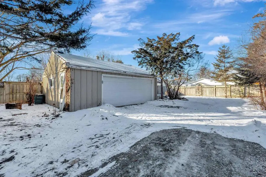 236 W SOUTH PARK AVENUE, Oshkosh, WI 54902 - #2