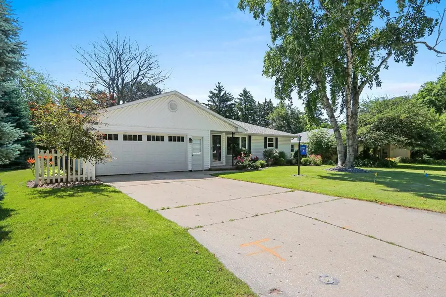 1421 ARGONNE DRIVE, Green Bay, WI 54304 - #3