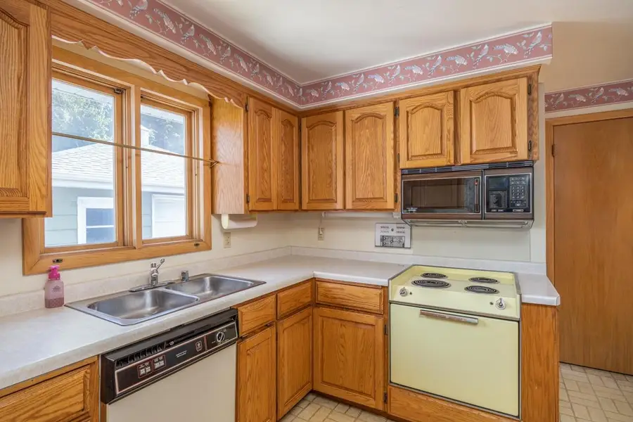 420 W LINDBERGH STREET, Appleton, WI 54911 - #3