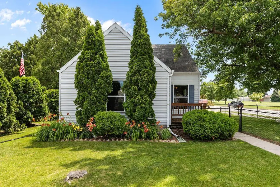 882 HIGGINS AVENUE, Neenah, WI 54956 - #3