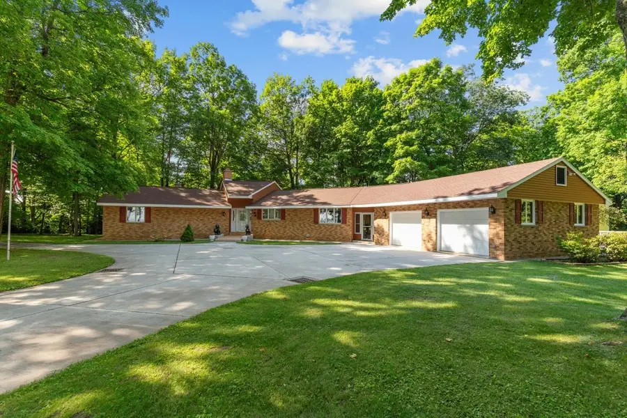 W7829 OAKCREST DRIVE, Hortonville, WI 54944 - #2