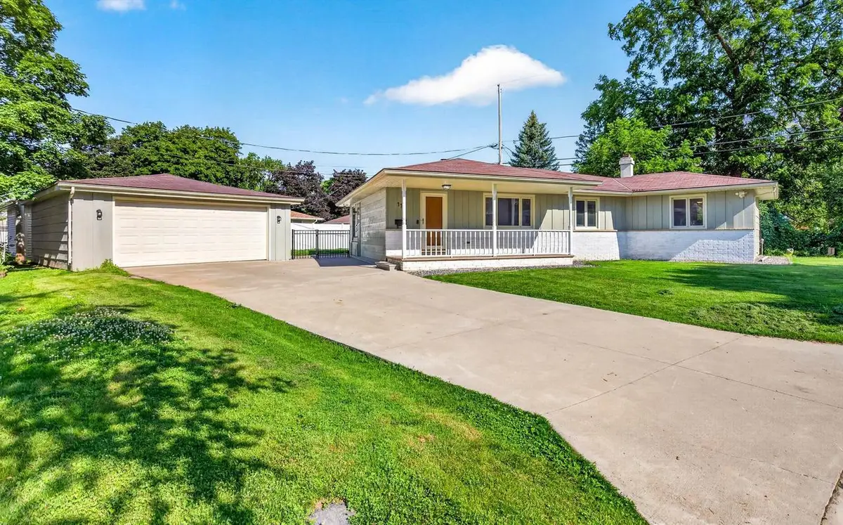 11 WILLOW COURT, Appleton, WI 54911 - #1