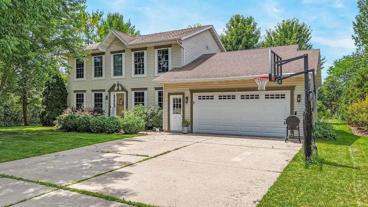 590 BROOKFIELD BOULEVARD, Fond Du Lac, WI 54935 - #1