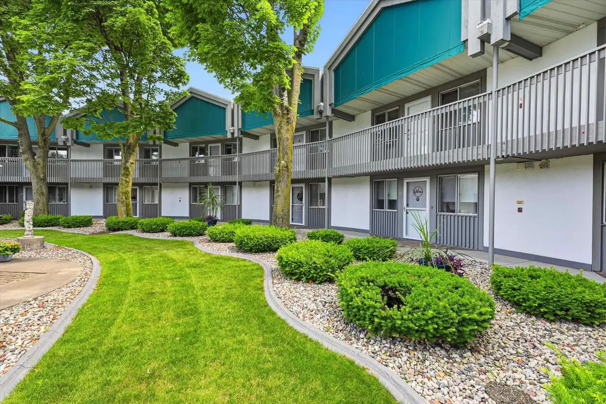 1001 S ONEIDA STREET  #2E, Appleton, WI 54915 - #1