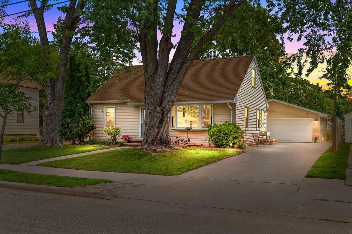 418 S WEIMAR STREET, Appleton, WI 54915 - #1