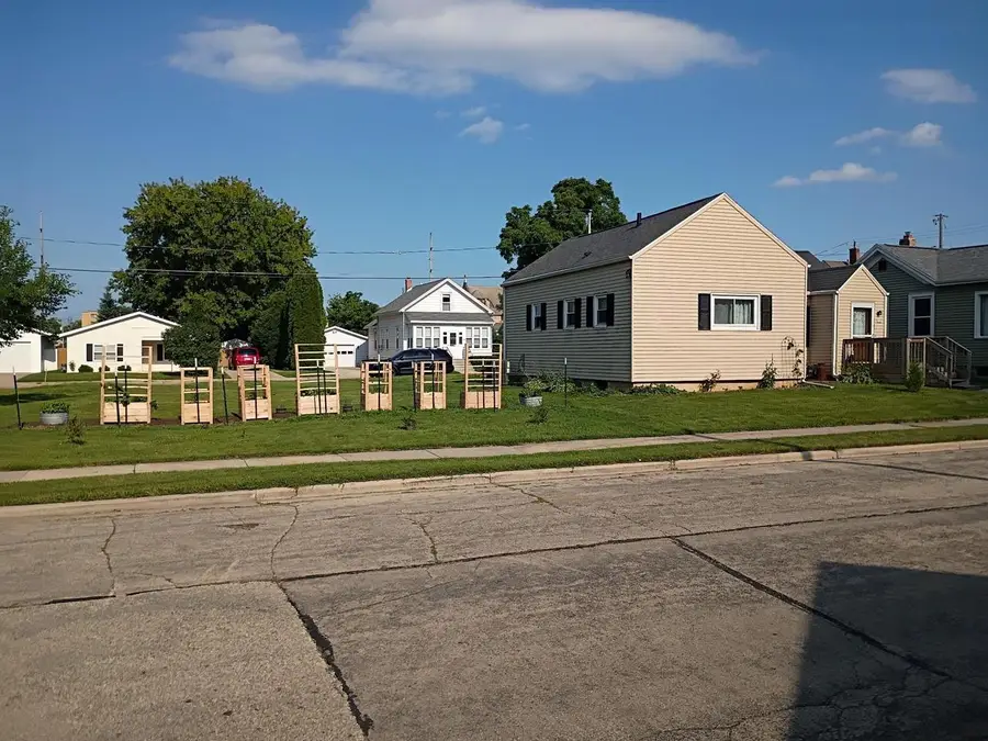 520 PLEASANT STREET, Oshkosh, WI 54901 - #2