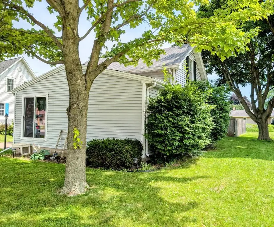 725 MAIN STREET, Wrightstown, WI 54180 - #2