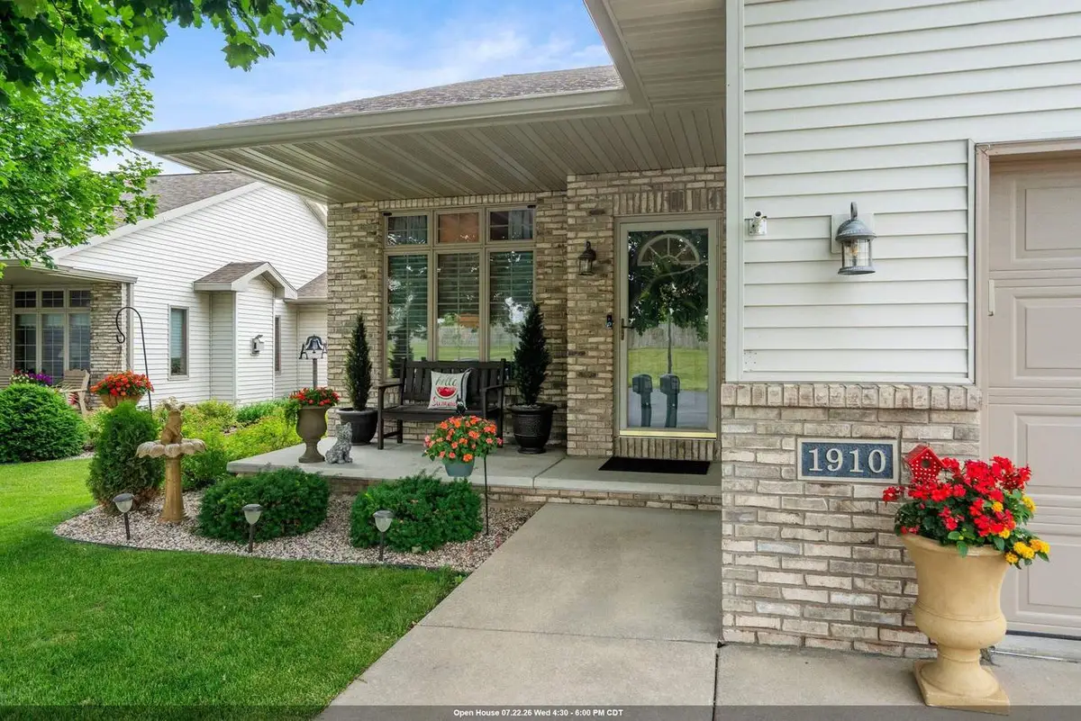 1910 E SYLVAN AVENUE, Appleton, WI 54915 - #1