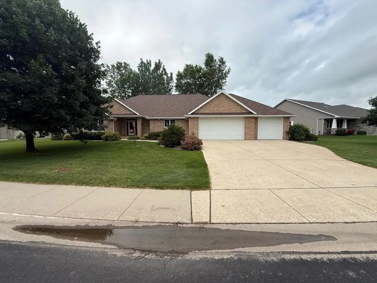 568 ROYAL ST PATS DRIVE, Wrightstown, WI 54180 - #1