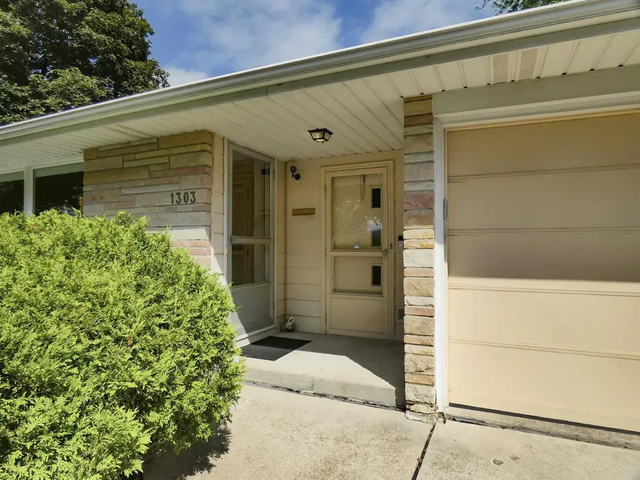1303 S FISK STREET, Green Bay, WI 54304 - #2