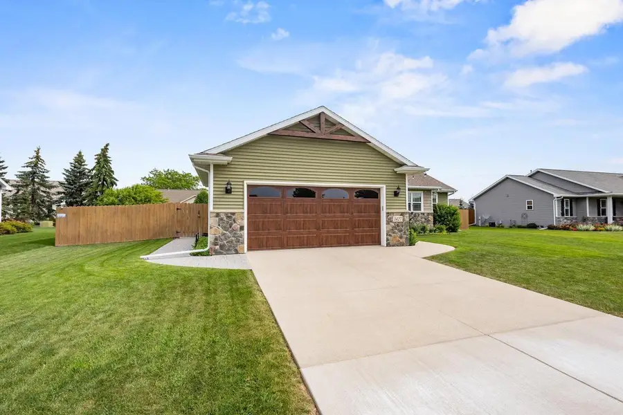 1427 ANTHEM DRIVE, Neenah, WI 54956 - #3