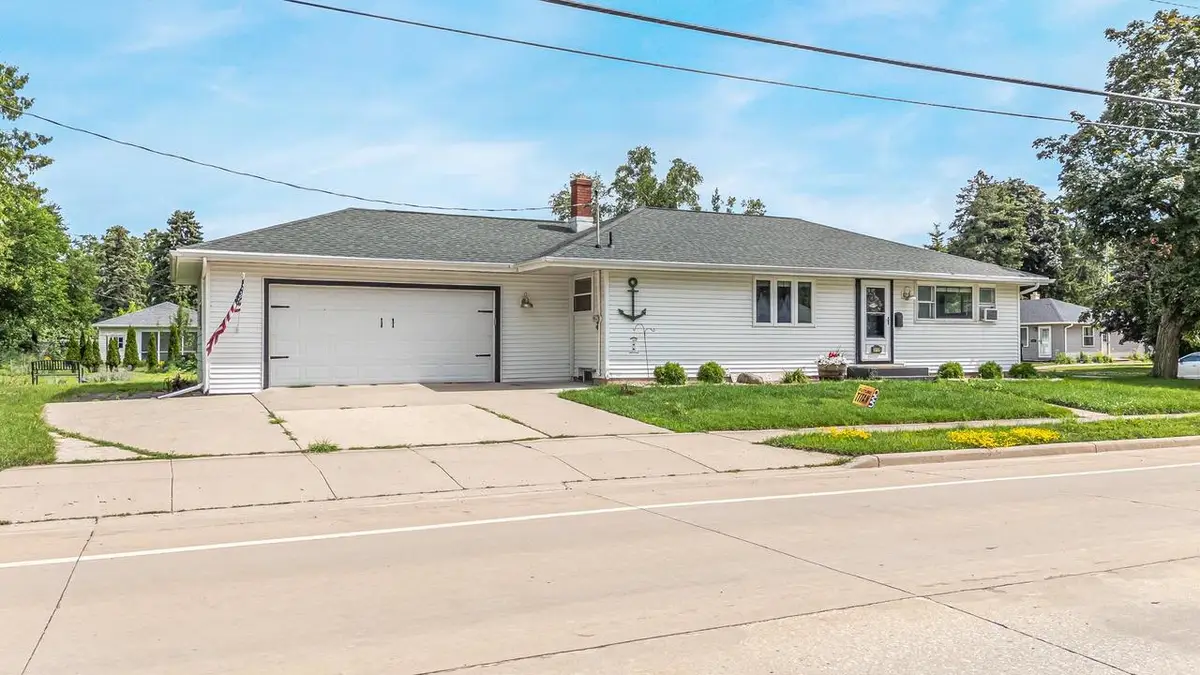 312 E CECIL STREET, Neenah, WI 54956 - #1