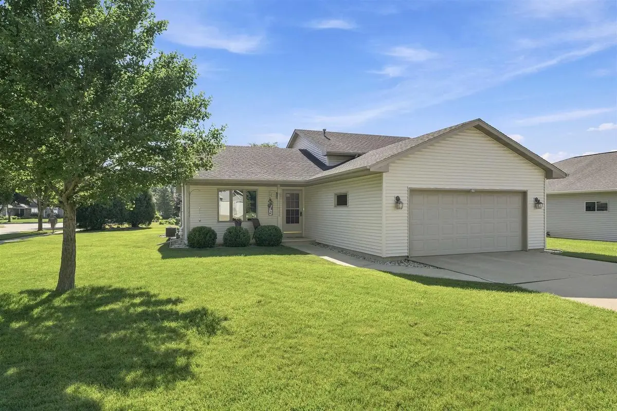75 ROLLING GREEN CIRCLE, Oshkosh, WI 54904 - #1