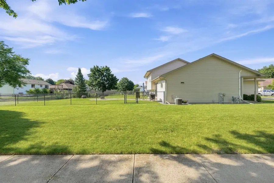 75 ROLLING GREEN CIRCLE, Oshkosh, WI 54904 - #3