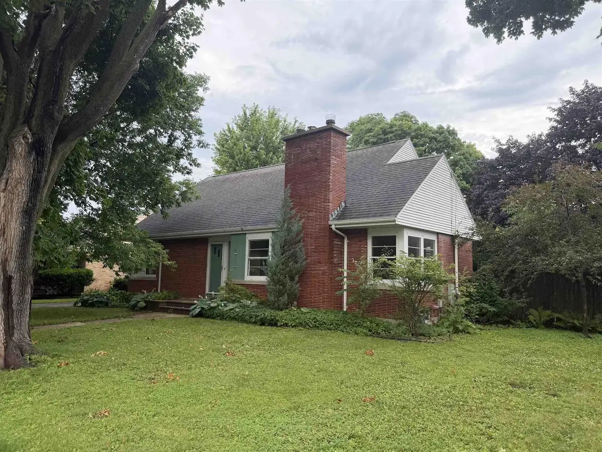 822 EVANS STREET, Oshkosh, WI 54901 - #1