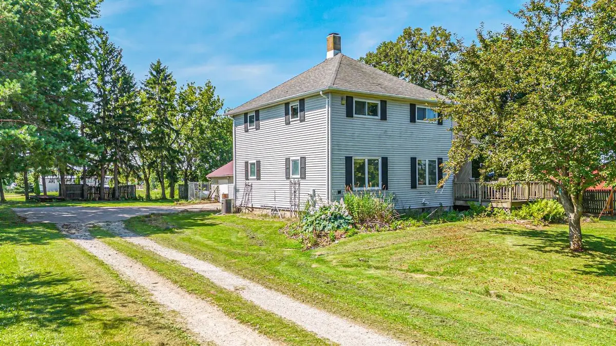1896 E MAIN STREET, Omro, WI 54963 - #1