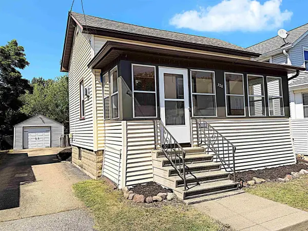 320 E PARKWAY AVENUE, Oshkosh, WI 54901