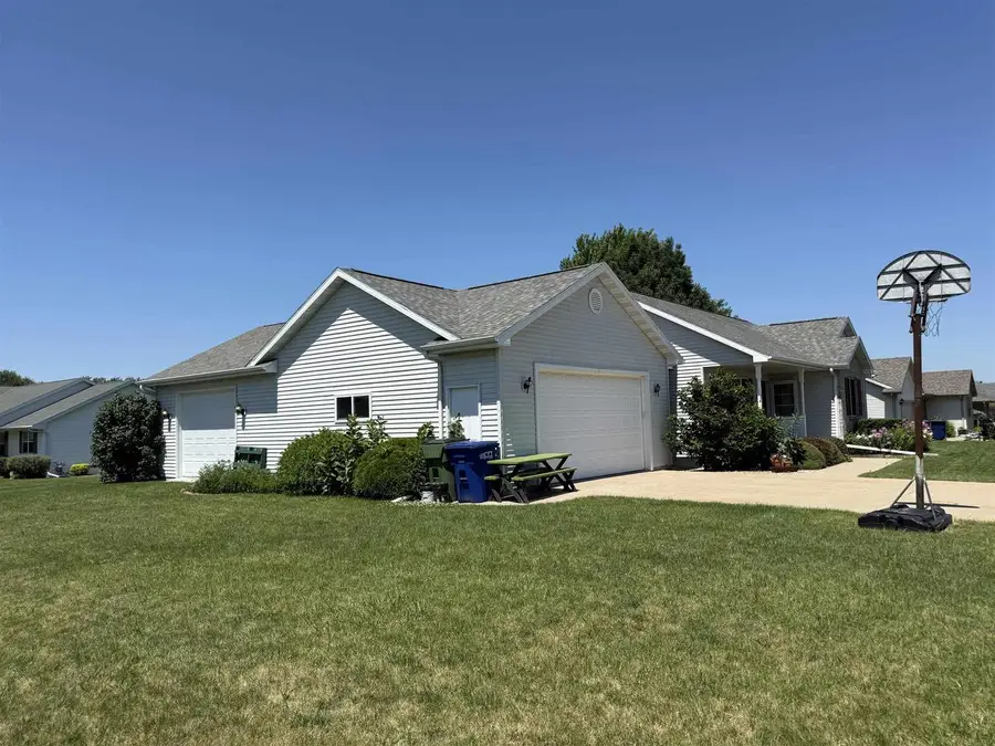 420 LONGWOOD LANE, Wrightstown, WI 54180 - #2