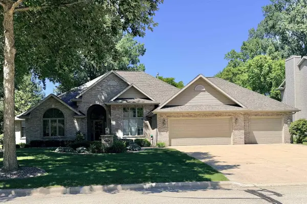 220 E FALCON HILL WAY, Green Bay, WI 54302