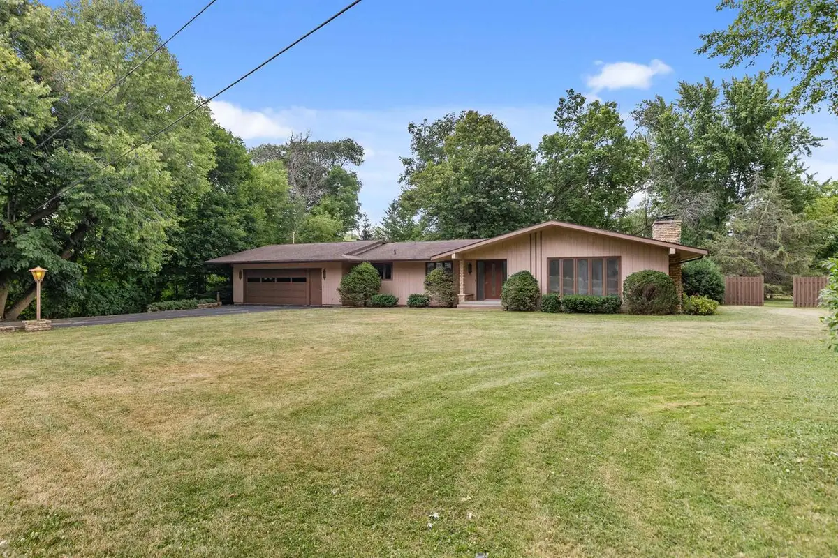 W6425 LAKEVIEW COURT, Menasha, WI 54952 - #1