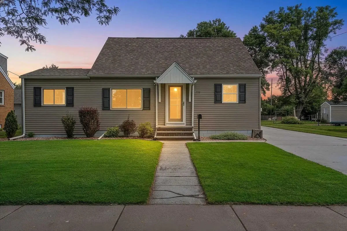 712 E 3RD STREET, Kimberly, WI 54136 - #1