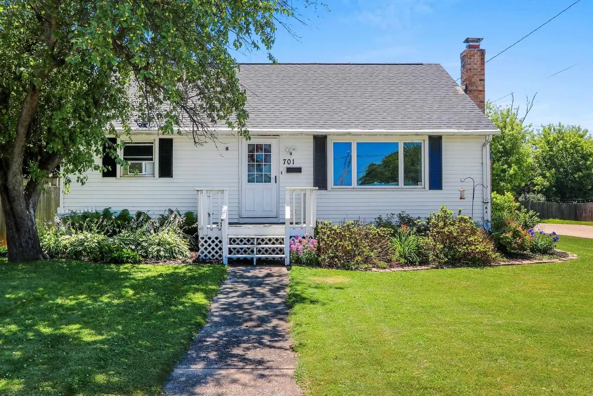 701 E 10TH STREET, Kaukauna, WI 54130 - #1