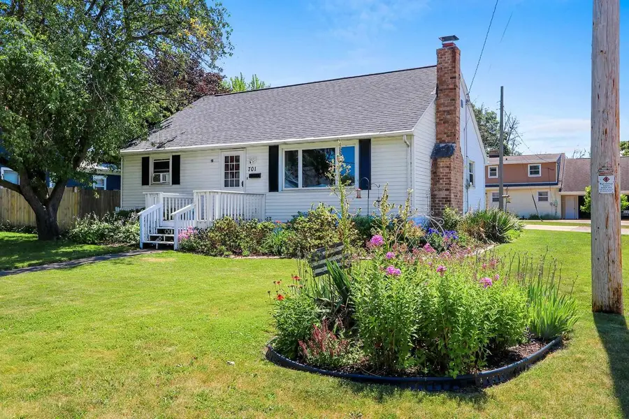 701 E 10TH STREET, Kaukauna, WI 54130 - #2