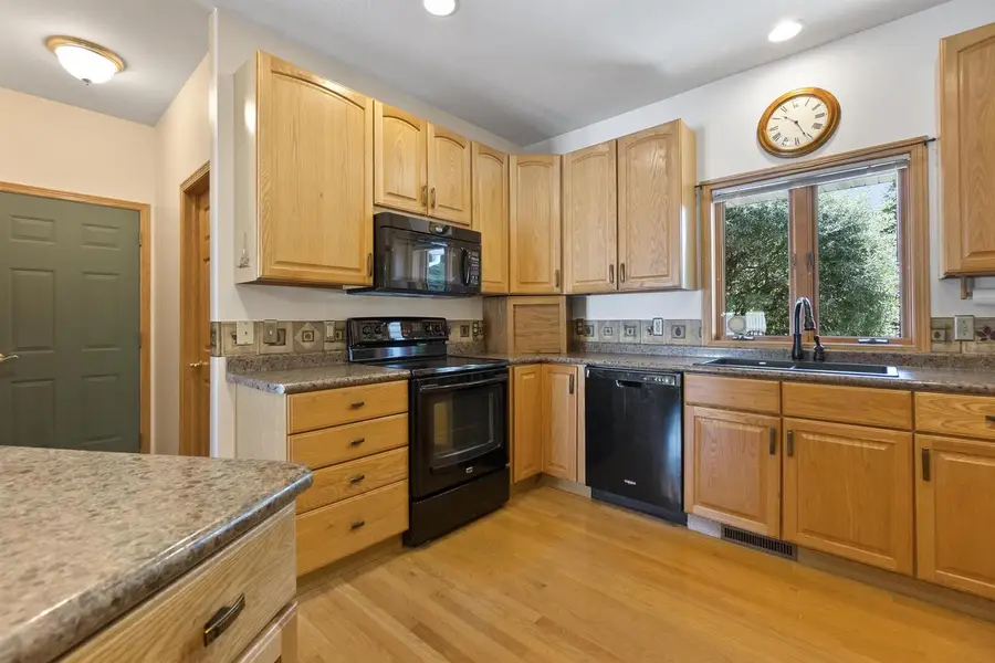 8 HAMPTON COURT, Fond Du Lac, WI 54935 - #2