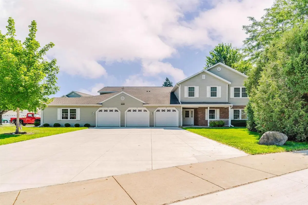 2520 VILLAGE LANE, Oshkosh, WI 54904 - #1