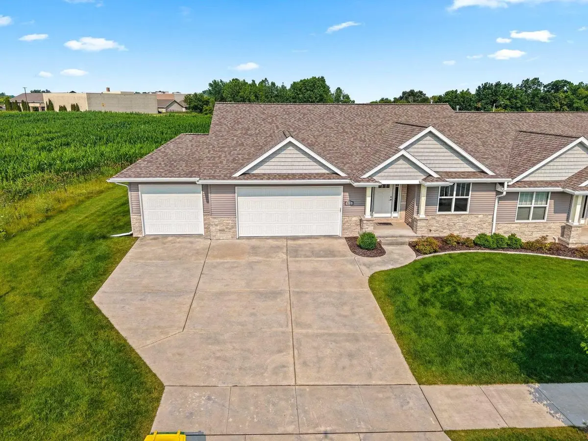 911 BARRONWOOD DRIVE, Green Bay, WI 54311 - #1