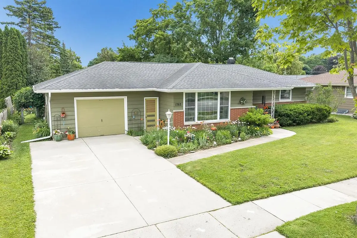 1762 CHATEAU DRIVE, Green Bay, WI 54304 - #1