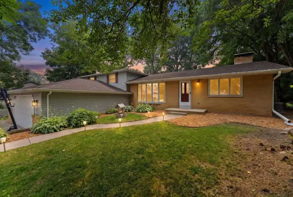 2596 DECKNER AVENUE, Green Bay, WI 54302
