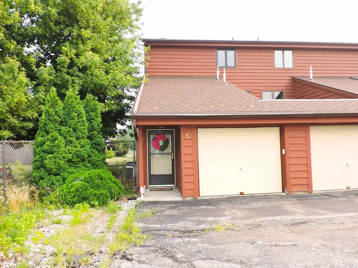 2206 MEADOWBROOK COURT, Oshkosh, WI 54904 - #1