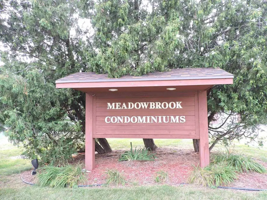 2206 MEADOWBROOK COURT, Oshkosh, WI 54904 - #3