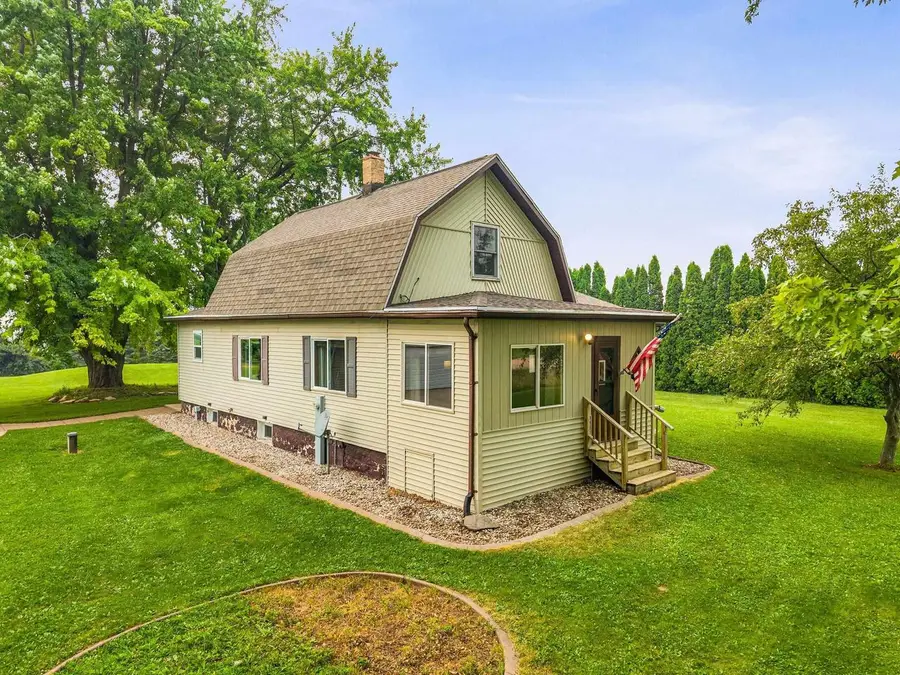 N5403 COUNTY RD W, New London, WI 54961 - #2