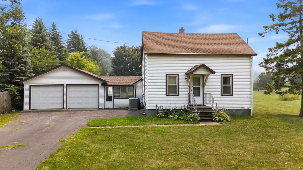 1041 BLACK WOLF AVENUE, Oshkosh, WI 54902 - #1