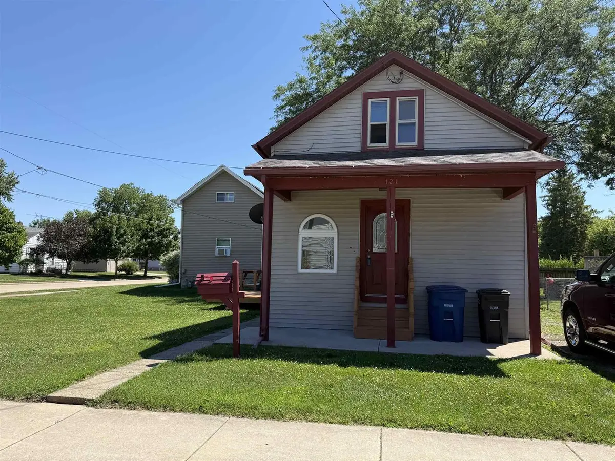 121 E MELVIN AVENUE, Oshkosh, WI 54901 - #1