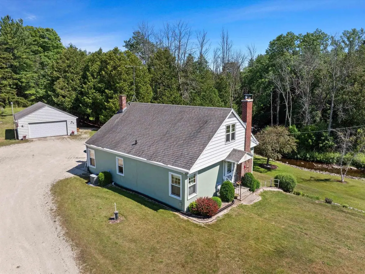 142 COUNTY HIGHWAY S, Algoma, WI 54201 - #1
