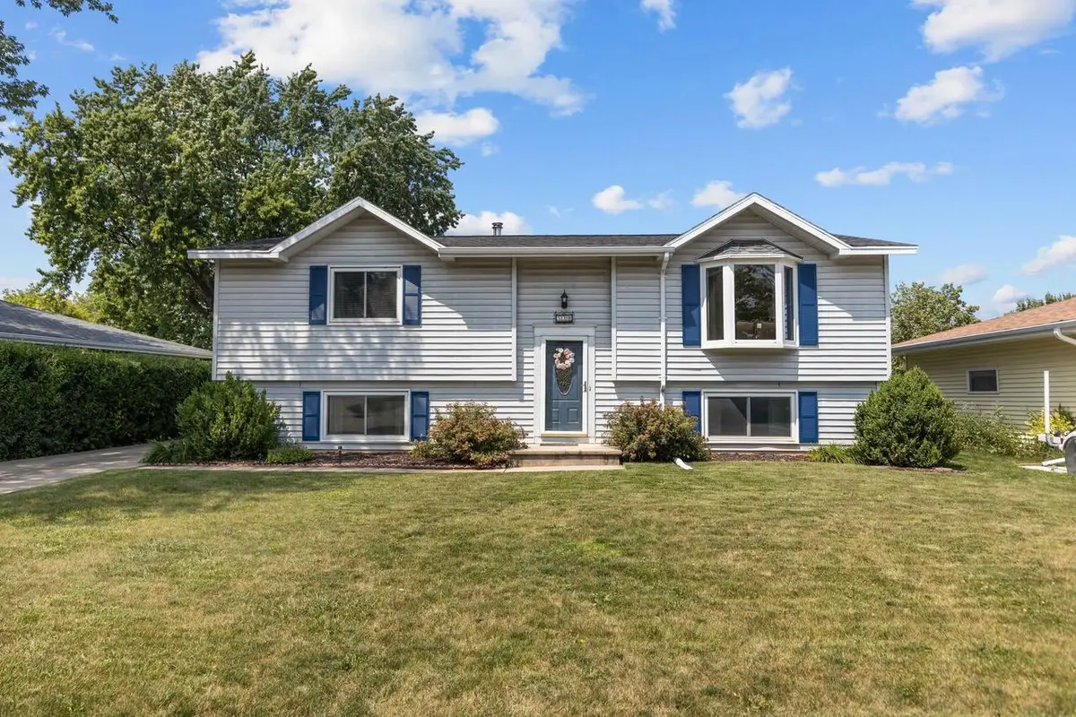 530 E MITCHELL AVENUE, Appleton, WI 54915 - #1