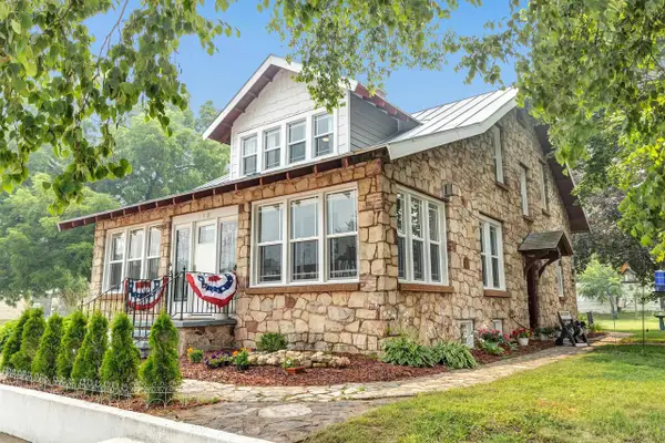109 E WISCONSIN STREET, Weyauwega, WI 54983