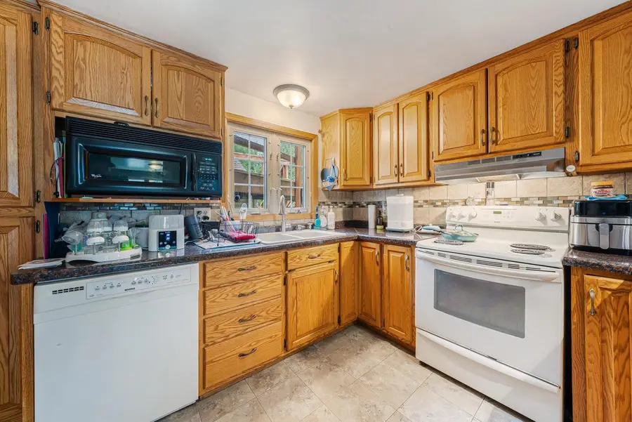 1517 DIVISION STREET, New London, WI 54961 - #3